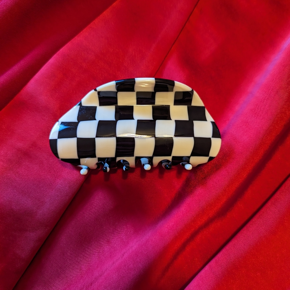 NWOT Chunks Checker Claw